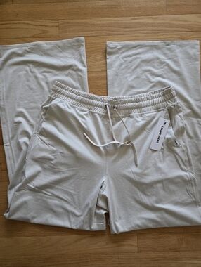 NWT WOMENS DKNY CREAM WIDE LEG WITH POCKETS & STRETCH WAIST LOUNGE PANTS MEDIUM